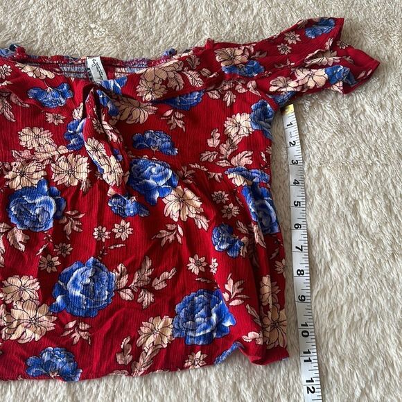 American Rag red floral off shoulder ruffle top size small - Picture 16 of 16
